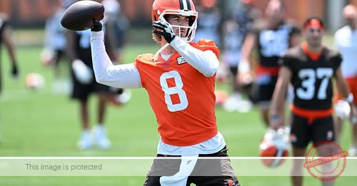 Browns trade QB Kenny Pickett to the Raiders, where he’ll back up Geno Smith