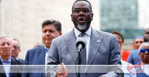 Chicago Mayor Brandon Johnson Signs Executive Order Barring Police From Working With Federal Troops