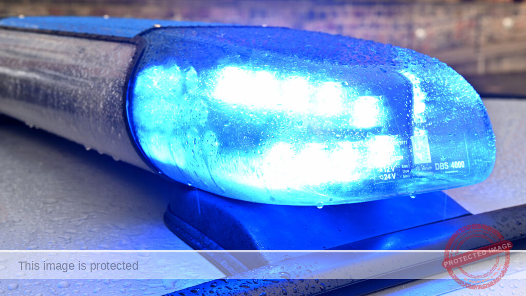 Chicago man charged after approaching police with large knife: police