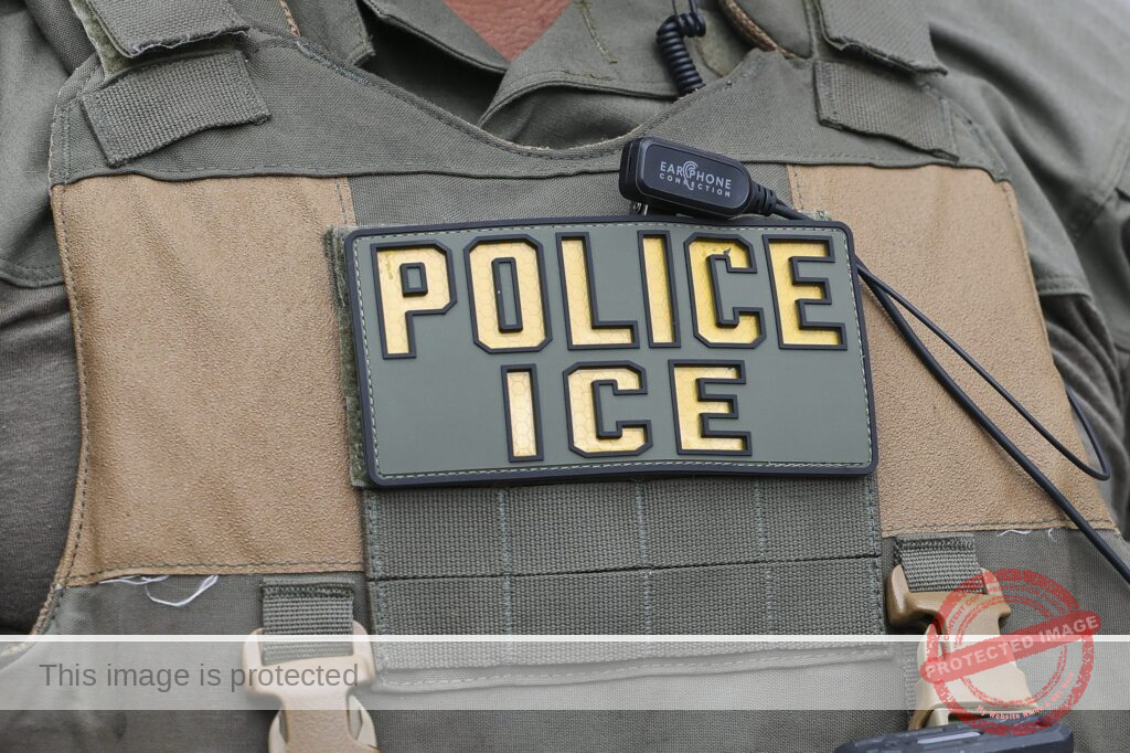 ICE officer fatally shoots suspect during vehicle stop in Chicago area