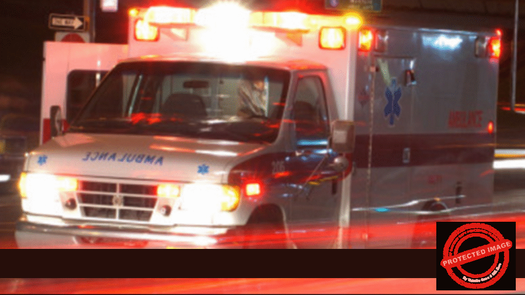 Chicago crash leaves 2 hurt, car slammed into North Side restaurant, police say