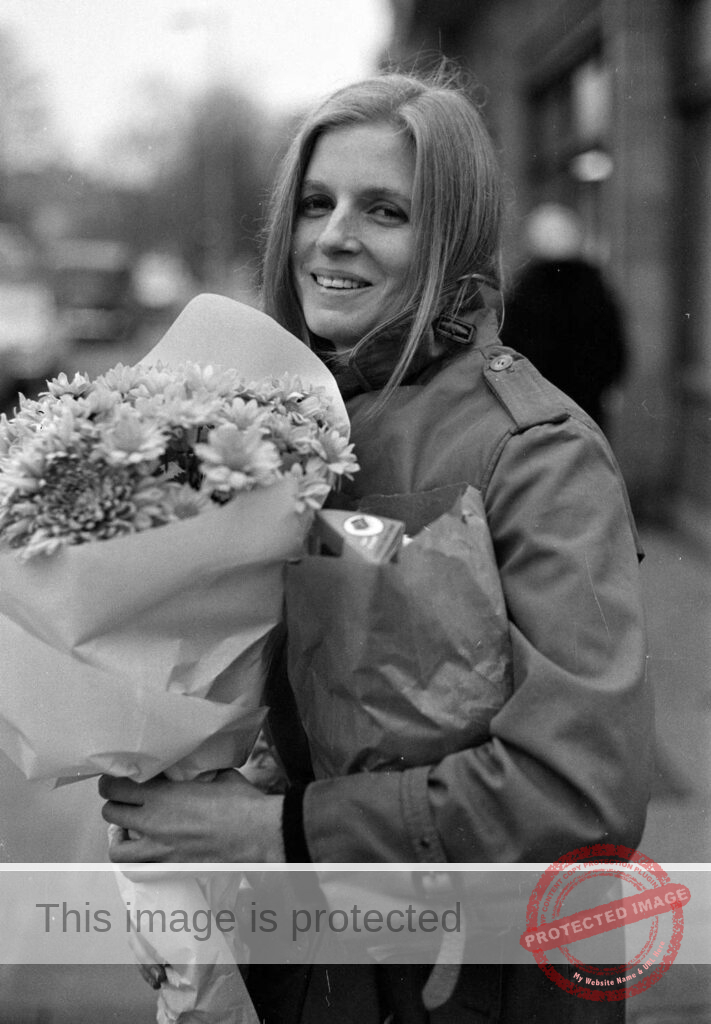 Stella McCartney on Her Mother’s Bullying Experience in Wings: ‘So Heartbreaking’