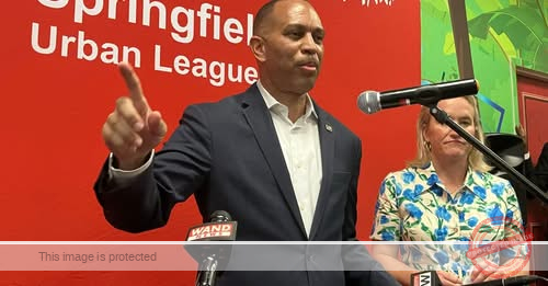 In Illinois, Democratic House leader Hakeem Jeffries says affordability could be key message for the midterms