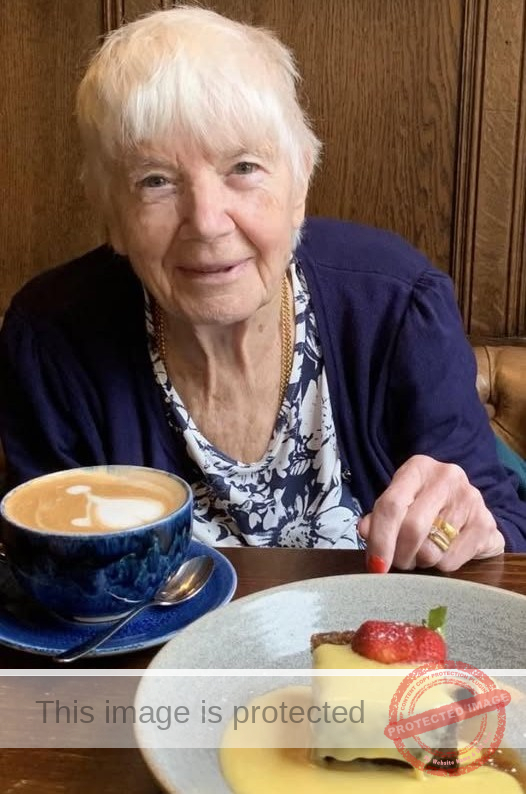 Joan Hampson Obituary: Gee Cross Resident Dies Peacefully at Home