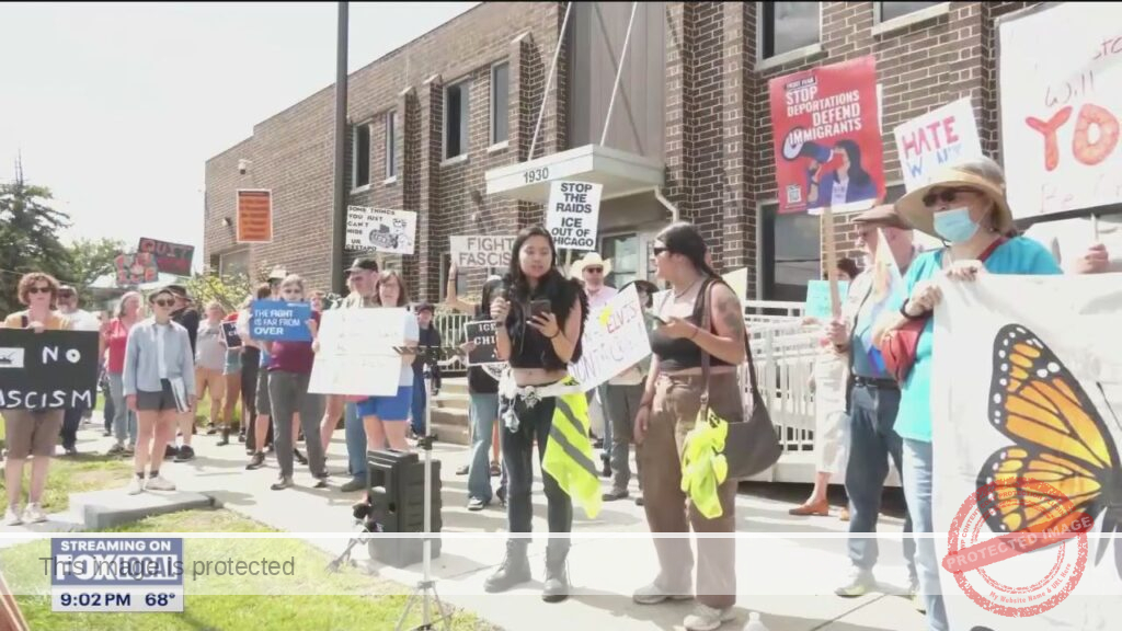 Brandon Johnson signs ‘Right to Protest’ executive order