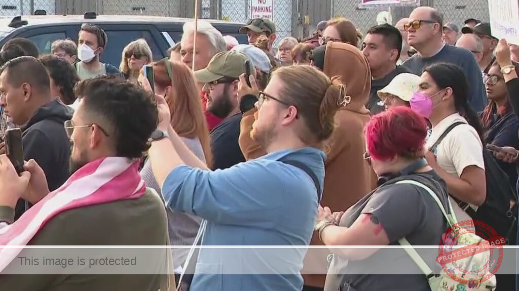 Broadview ICE protests persist after previous clashes with immigration agents