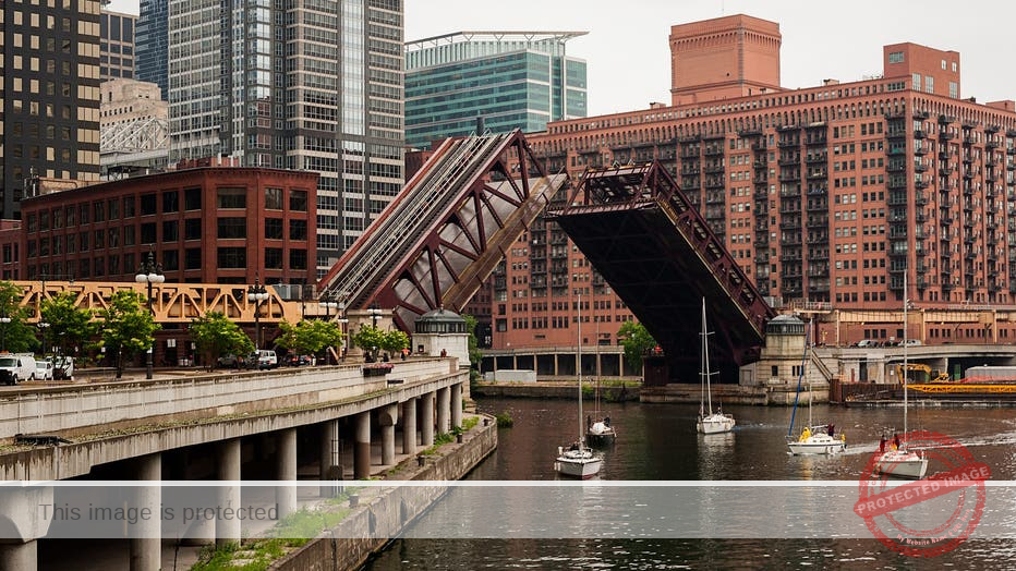Chicago’s annual fall bridge lifts begin this week along the river